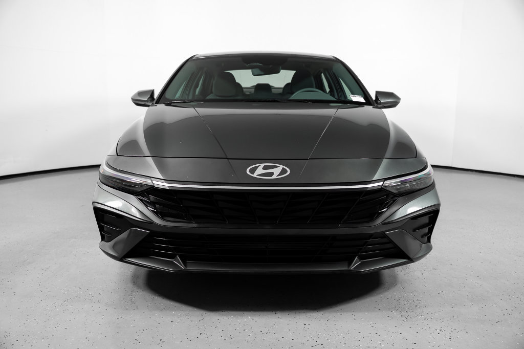 Certified 2026 Hyundai Elantra SE FWD image 17