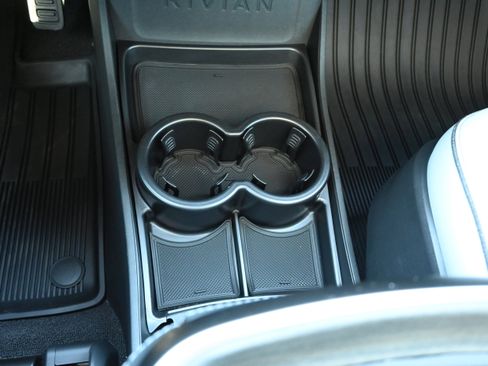 Used 2025 Rivian R1T Adventure image 34