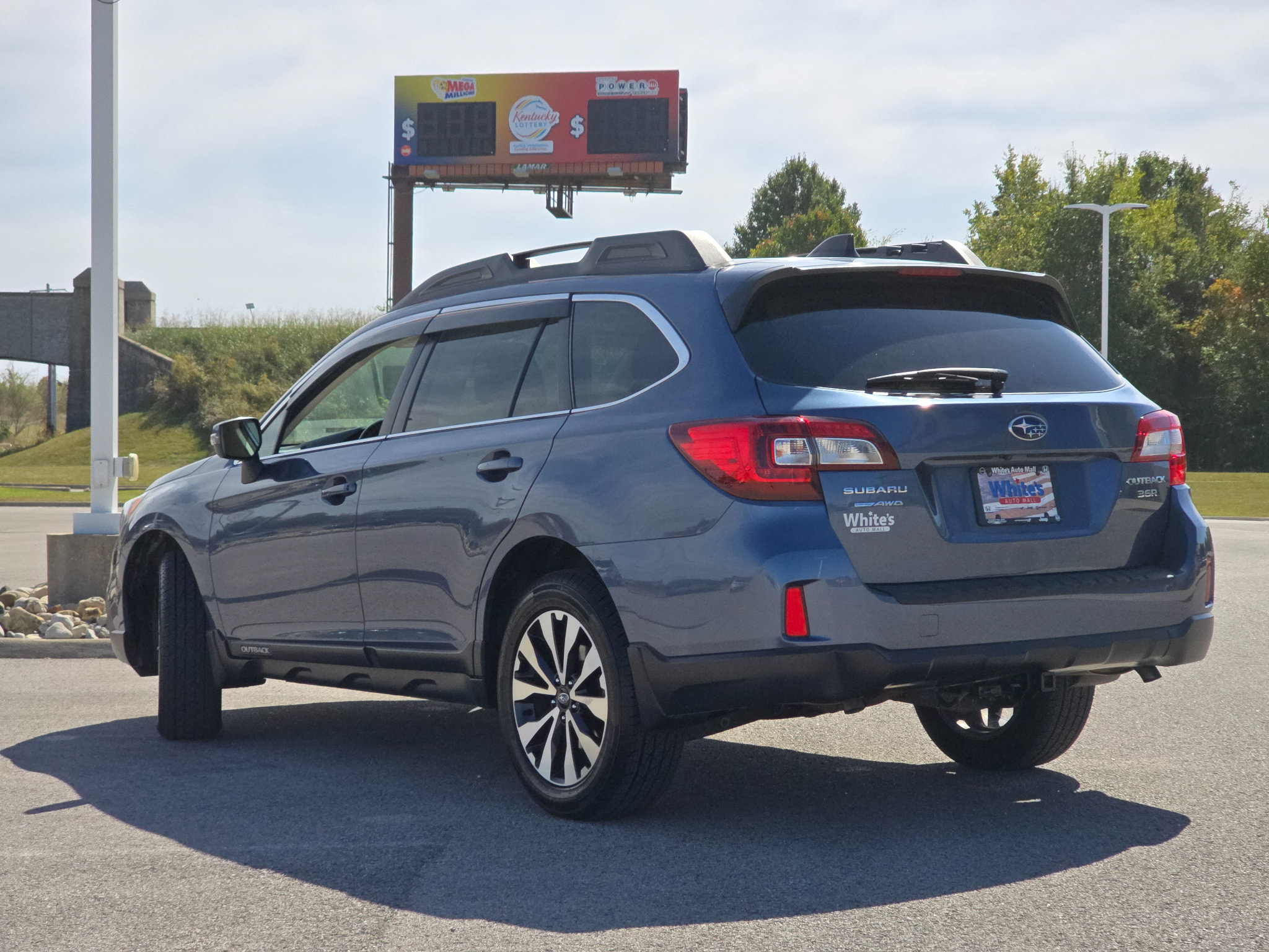 Used 2016 Subaru Outback 3.6R Limited AWD/4WD image 10