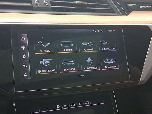 Used 2024 Audi Q8 e-tron Premium Plus w/ Premium Plus Package image 19