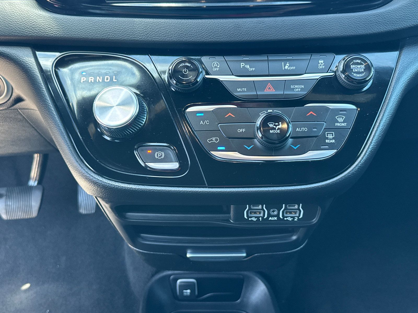 Used 2025 Chrysler Pacifica Select FWD image 13