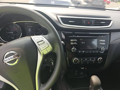 Used 2016 Nissan Rogue S AWD/4WD image 7