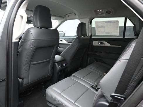New 2026 Ford Explorer Active w/ Active Comfort Package image 2