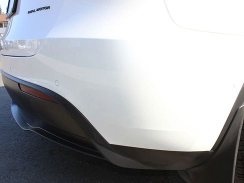 Used 2022 Tesla Model Y Long Range AWD/4WD image 38