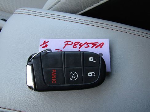 Used 2022 Jeep Compass Limited w/ Sun and Sound Group image 19