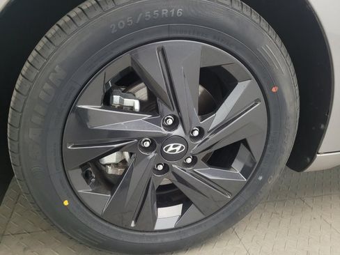 Used 2023 Hyundai Elantra SEL w/ Cargo Package FWD image 31
