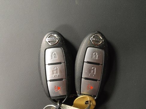 Used 2018 Nissan Titan S image 32