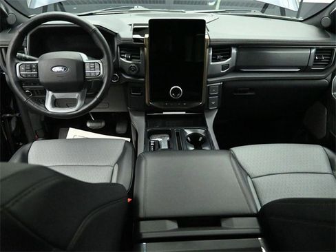 Used 2024 Ford F150 Lightning Lariat image 23