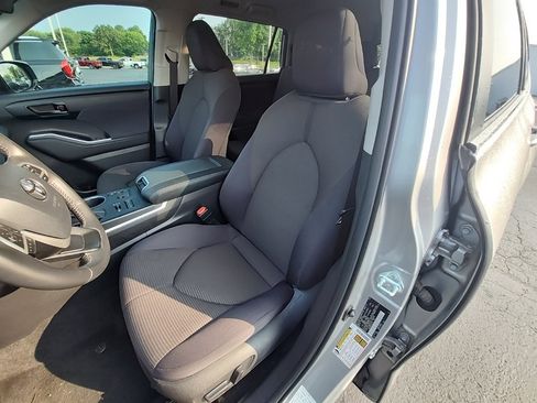 Used 2024 Toyota Highlander LE image 13