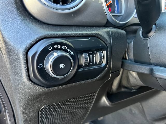 Used 2018 Jeep Wrangler Unlimited Sahara AWD/4WD image 24
