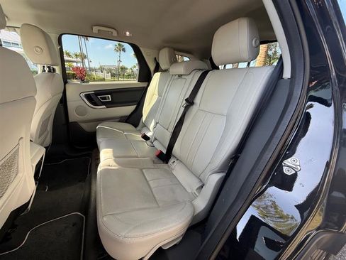 Used 2019 Land Rover Discovery Sport SE AWD/4WD image 11