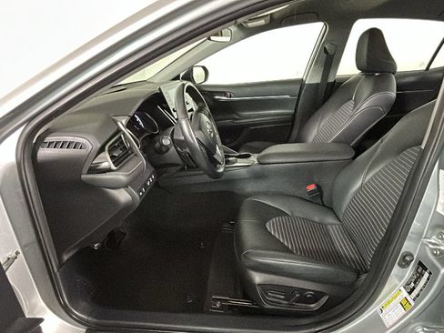 Used 2024 Toyota Camry SE FWD image 12