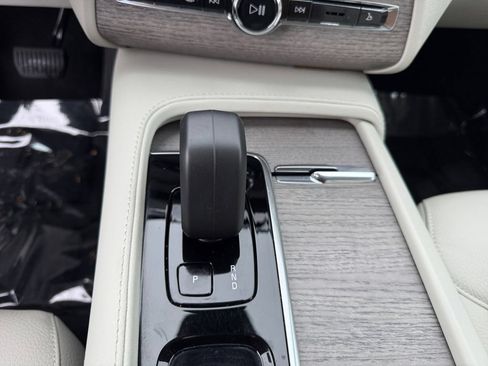 Used 2024 Volvo XC90 B6 Plus AWD/4WD image 18