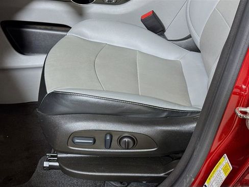 Used 2022 GMC Terrain SLT FWD image 16