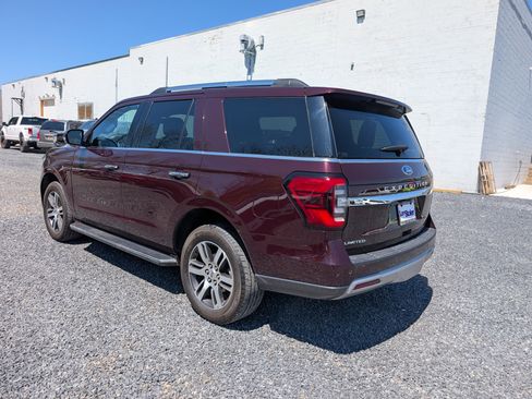 Used 2023 Ford Expedition Limited image 3