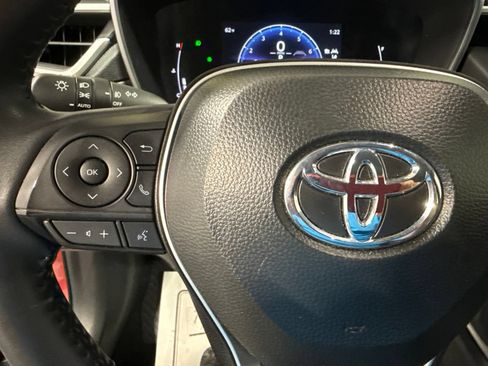 Used 2025 Toyota Corolla Cross XLE FWD image 31