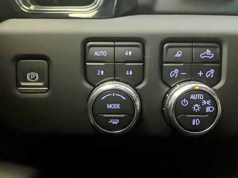 Used 2024 GMC Sierra 2500 AT4 w/ Technology Package image 25