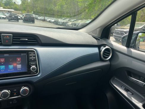 Used 2025 Nissan Versa SV image 30