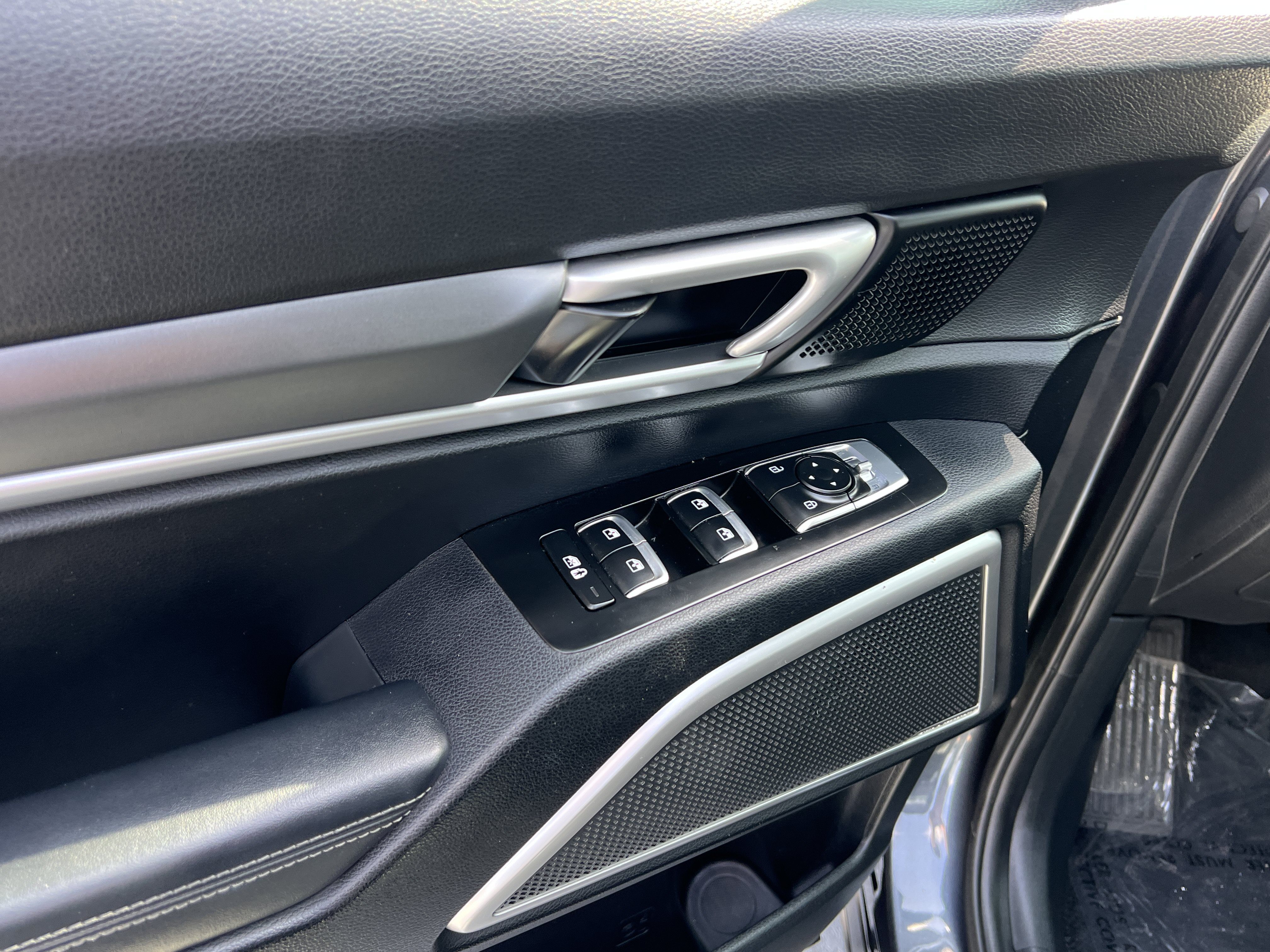 Used 2022 Kia Telluride S FWD image 24