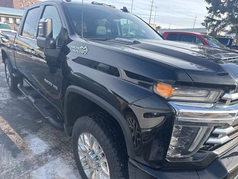 Used 2022 Chevrolet Silverado 2500 High Country w/ Technology Package image 4