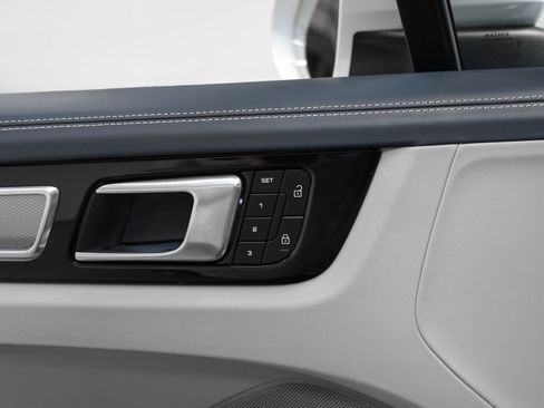 Certified 2023 Porsche Cayenne Platinum Edition image 27