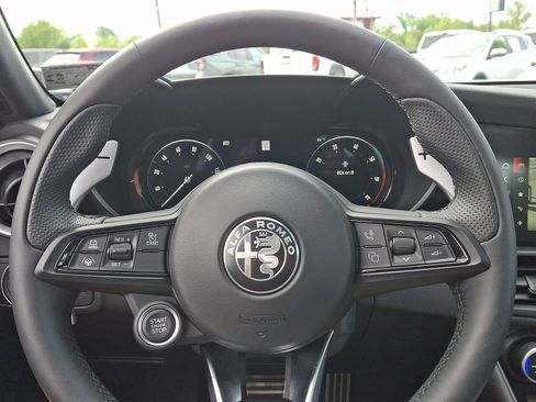Used 2025 Alfa Romeo Giulia AWD w/ Driving Assist Package image 20