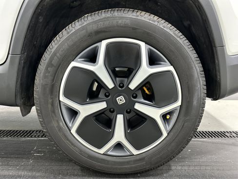 Used 2022 Rivian R1T Adventure image 10