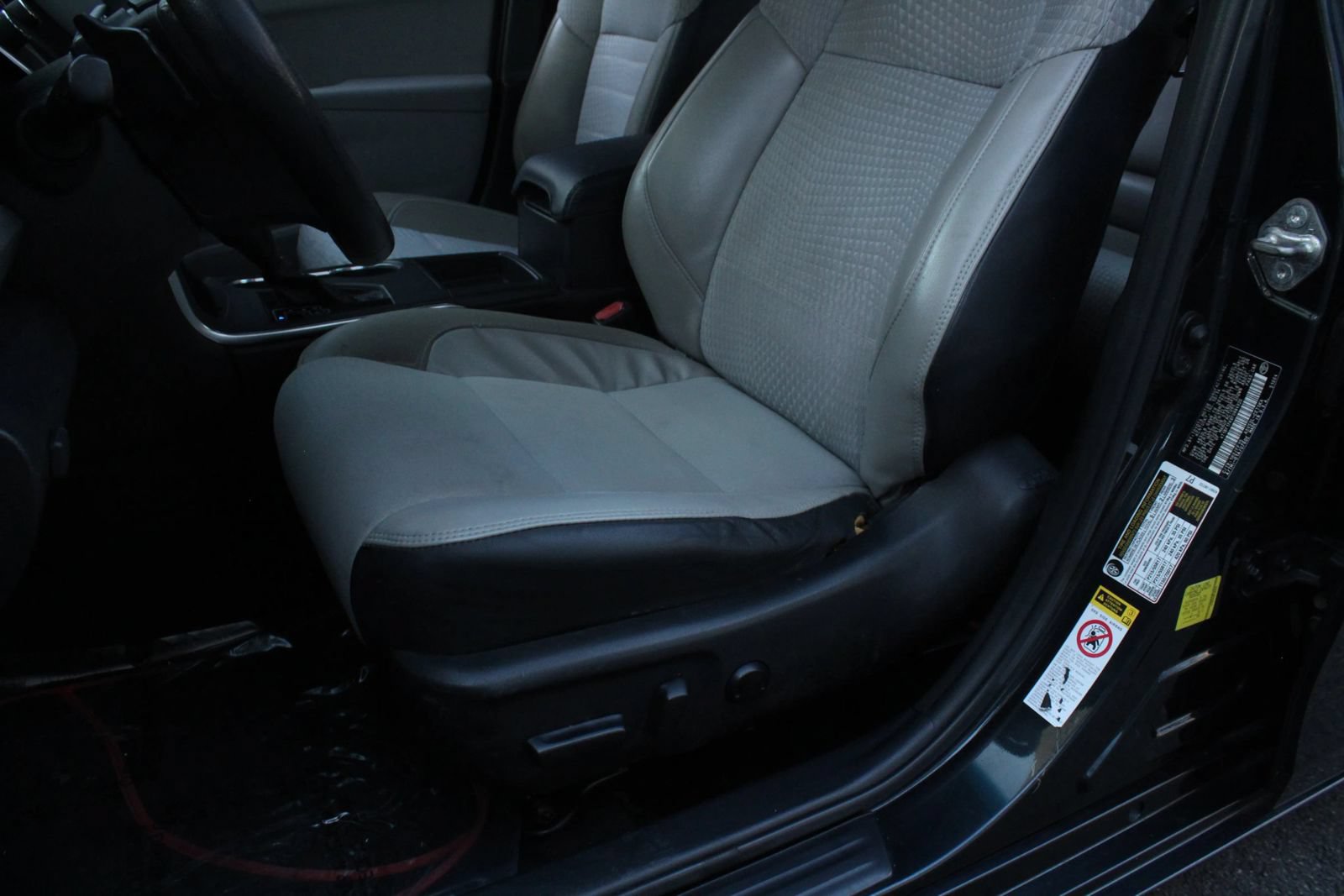 Used 2015 Toyota Camry SE FWD image 17