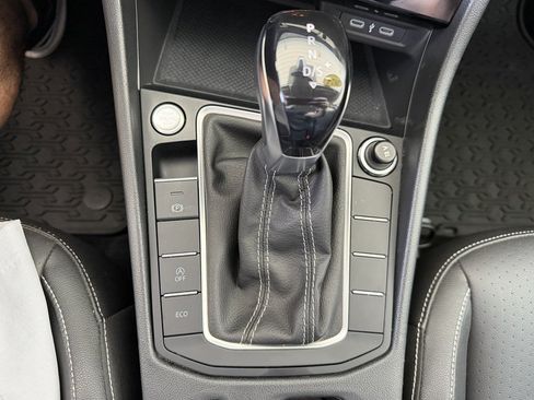 Used 2024 Volkswagen Jetta SE FWD image 20