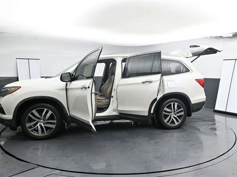 Used 2017 Honda Pilot Touring image 41