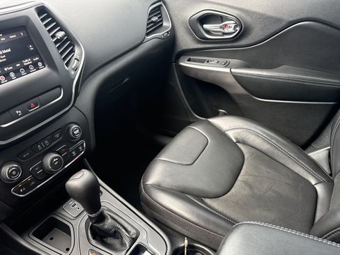 Used 2020 Jeep Cherokee Latitude Plus FWD image 19