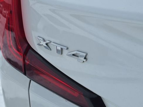 Used 2022 Cadillac XT4 Premium Luxury image 7