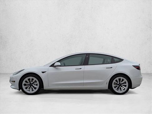 Used 2021 Tesla Model 3 Standard Range Plus image 2