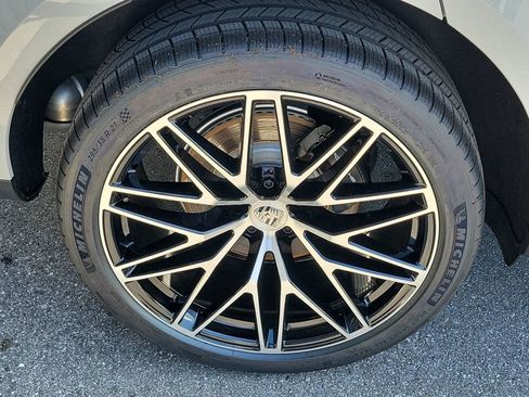 New 2026 Porsche Macan image 13