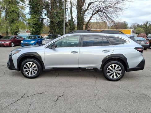Used 2023 Subaru Outback Premium AWD/4WD image 6