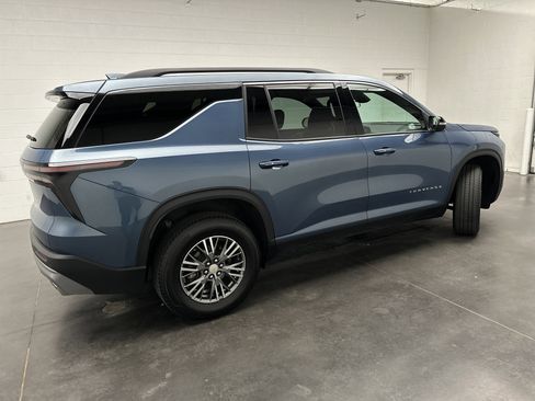 Used 2025 Chevrolet Traverse LT AWD/4WD image 9