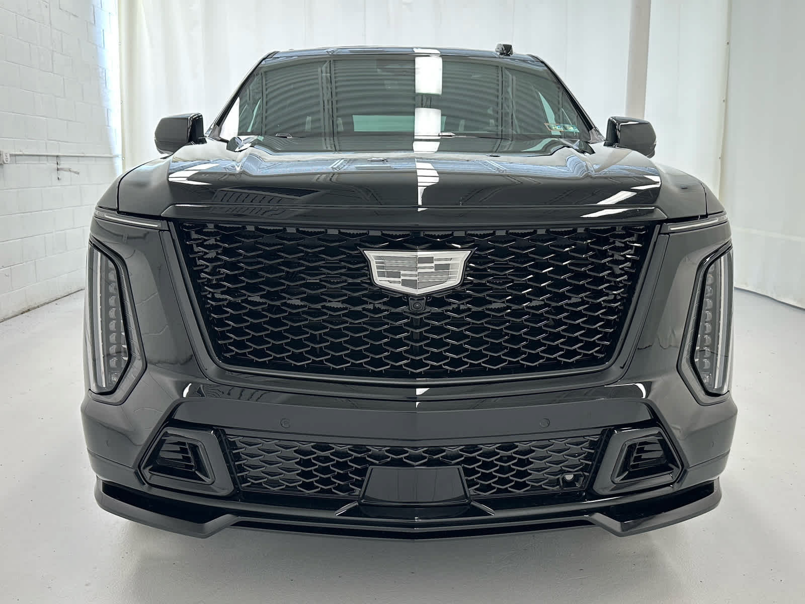 Used 2026 Cadillac Escalade V w/ LPO, ONYX Package AWD/4WD image 5
