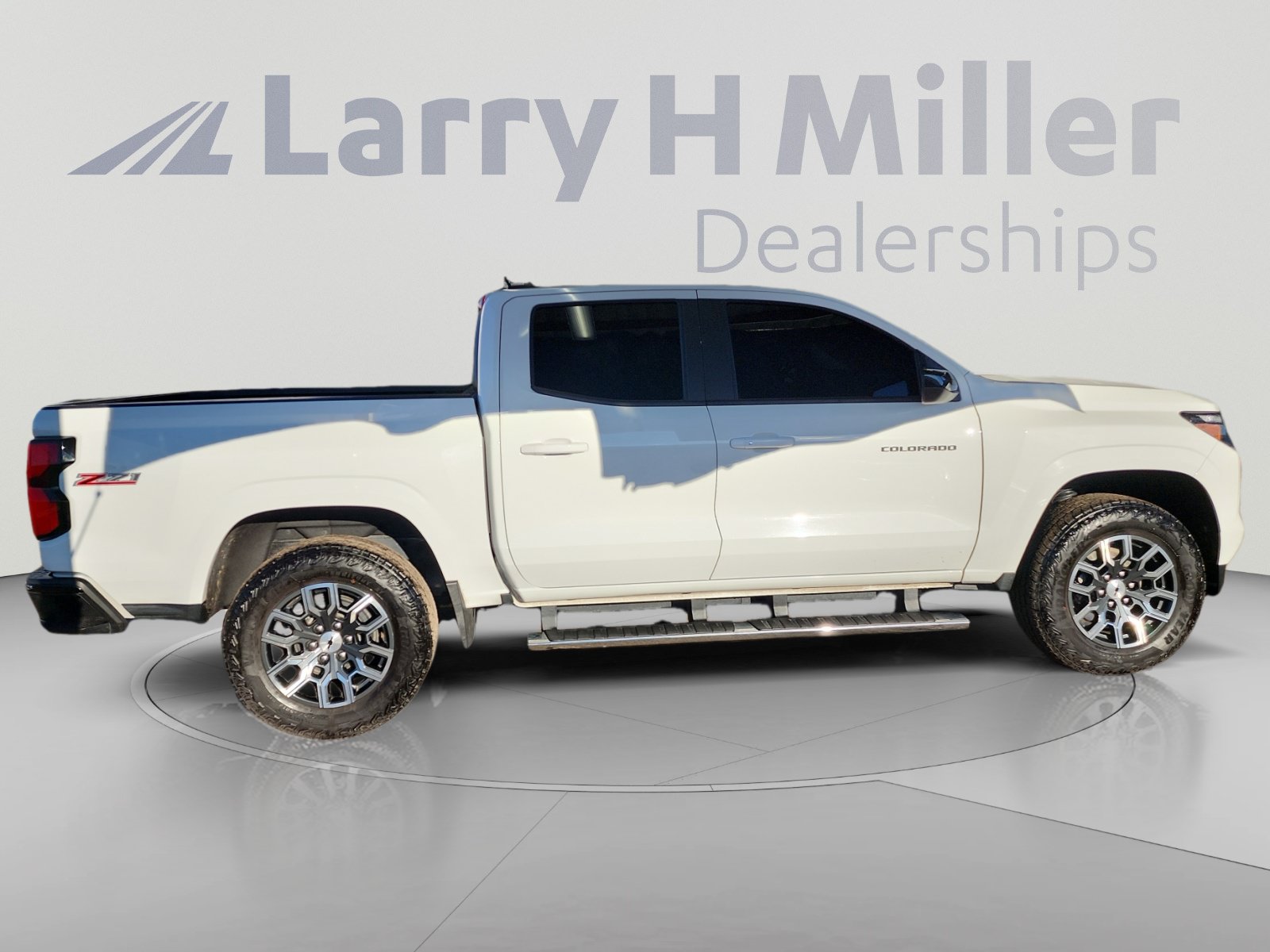 Used 2024 Chevrolet Colorado Z71 w/ Z71 Convenience Package 2 AWD/4WD image 6