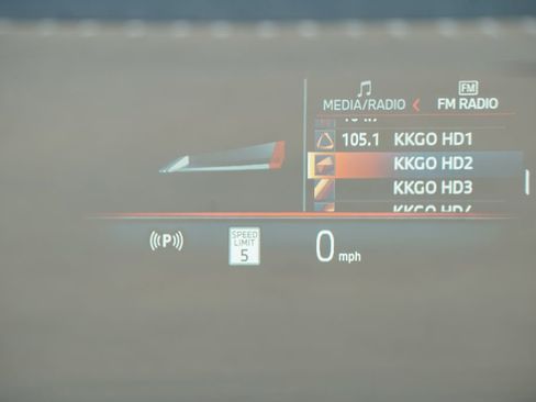 New 2026 BMW 550e xDrive w/ Premium Package image 9