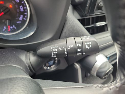 Used 2019 Toyota RAV4 XLE Premium image 32