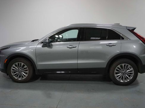 Used 2024 Cadillac XT4 Premium Luxury image 2