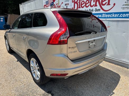 Used 2016 Volvo XC60 T5 Premier w/ Proximity Package FWD image 8