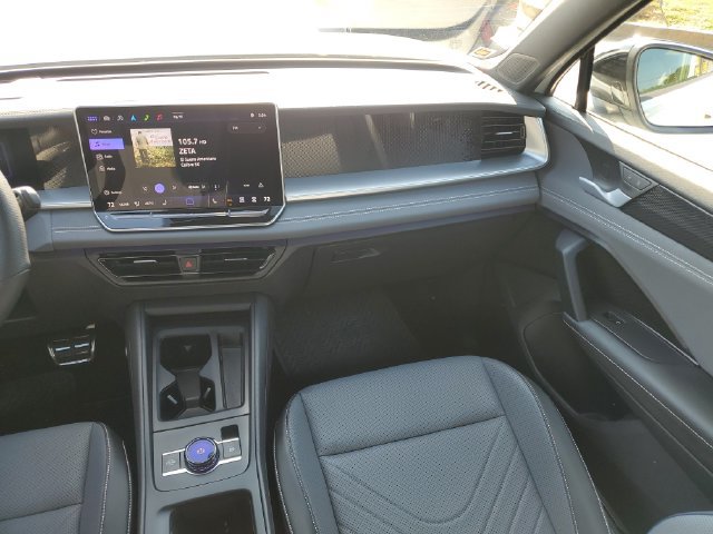 Certified 2025 Volkswagen Tiguan SE R-Line FWD image 9