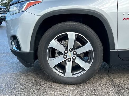 Used 2021 Chevrolet Traverse LT w/ LT Premium Package AWD/4WD image 15
