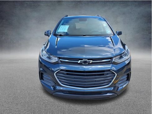 Used 2021 Chevrolet Trax LT w/ Sport Edition FWD image 2