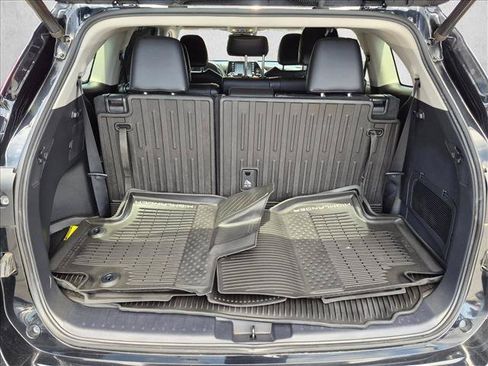 Used 2020 Toyota Highlander XLE AWD/4WD image 8