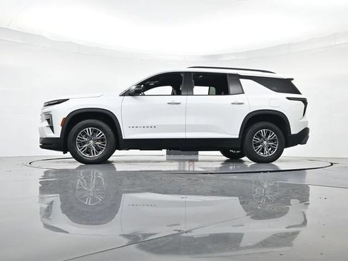 Used 2025 Chevrolet Traverse LT FWD image 42