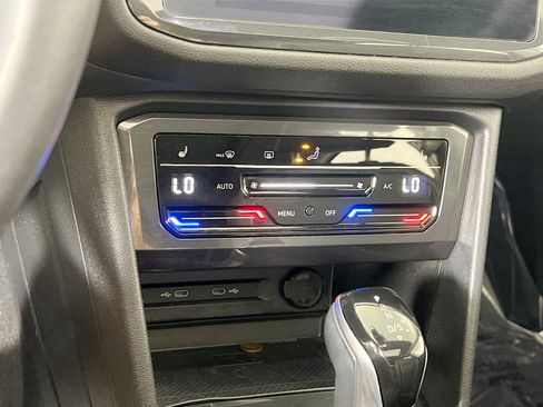 Used 2022 Volkswagen Tiguan SE image 15