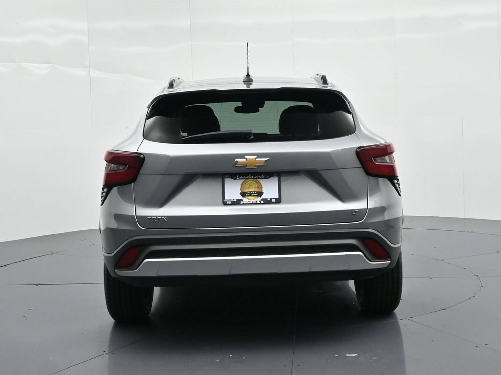 Used 2025 Chevrolet Trax LT FWD image 7