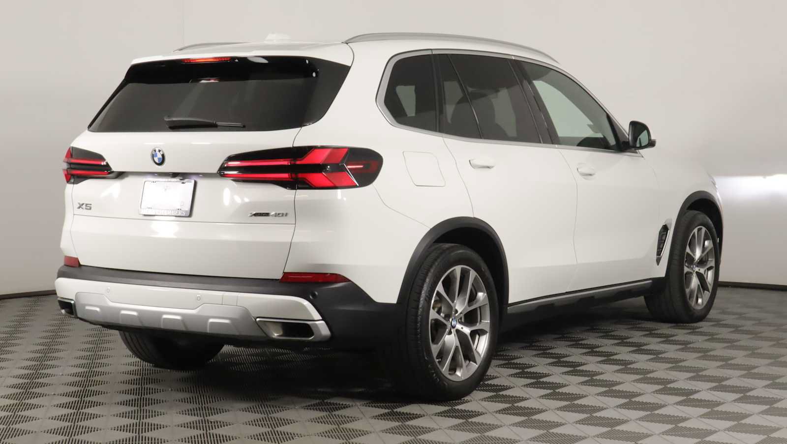 Used 2024 BMW X5 xDrive40i AWD/4WD image 6